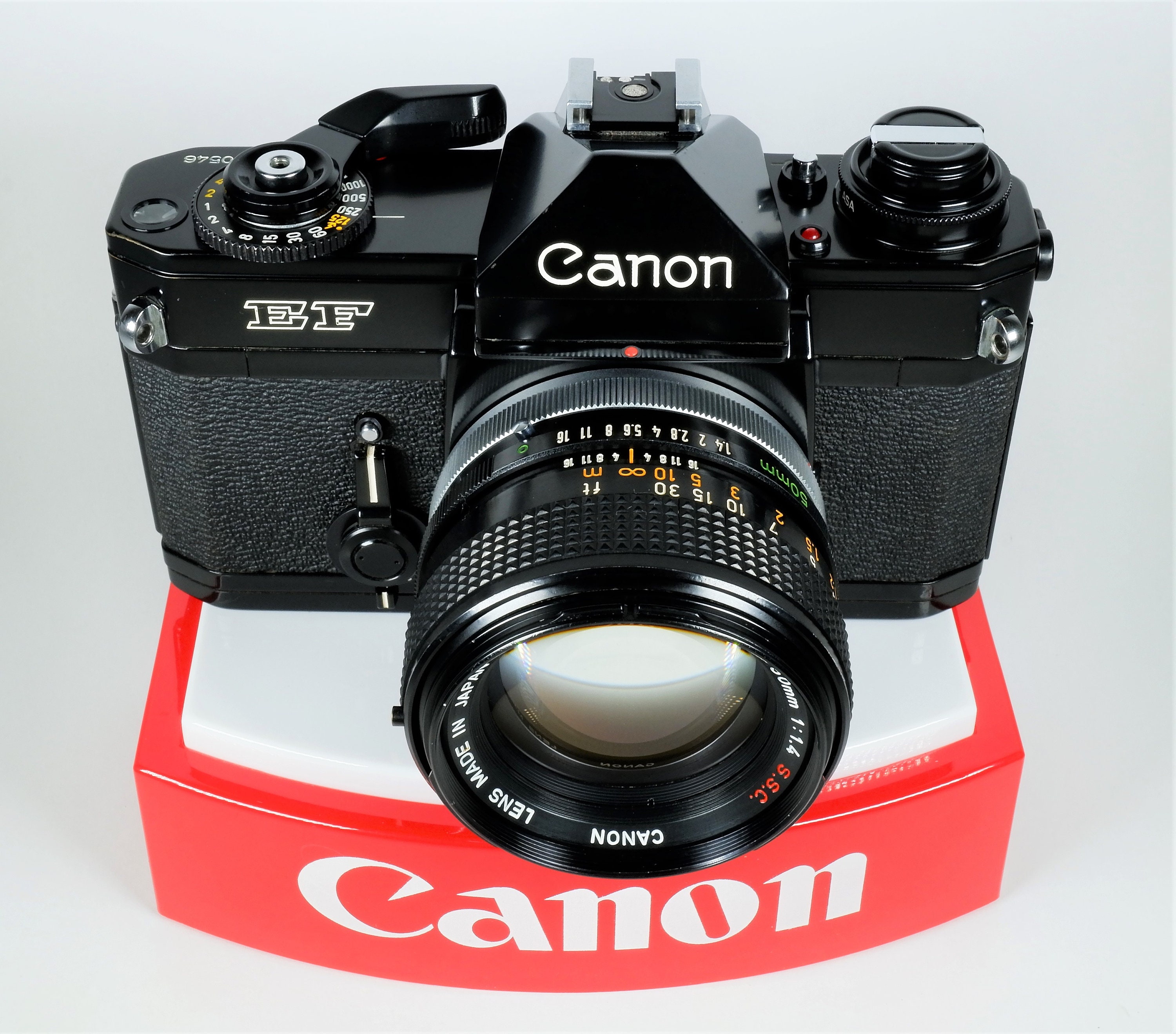  Canon  EF  35mm SLR  Film Camera with Canon  FD 50mm f 1 4 