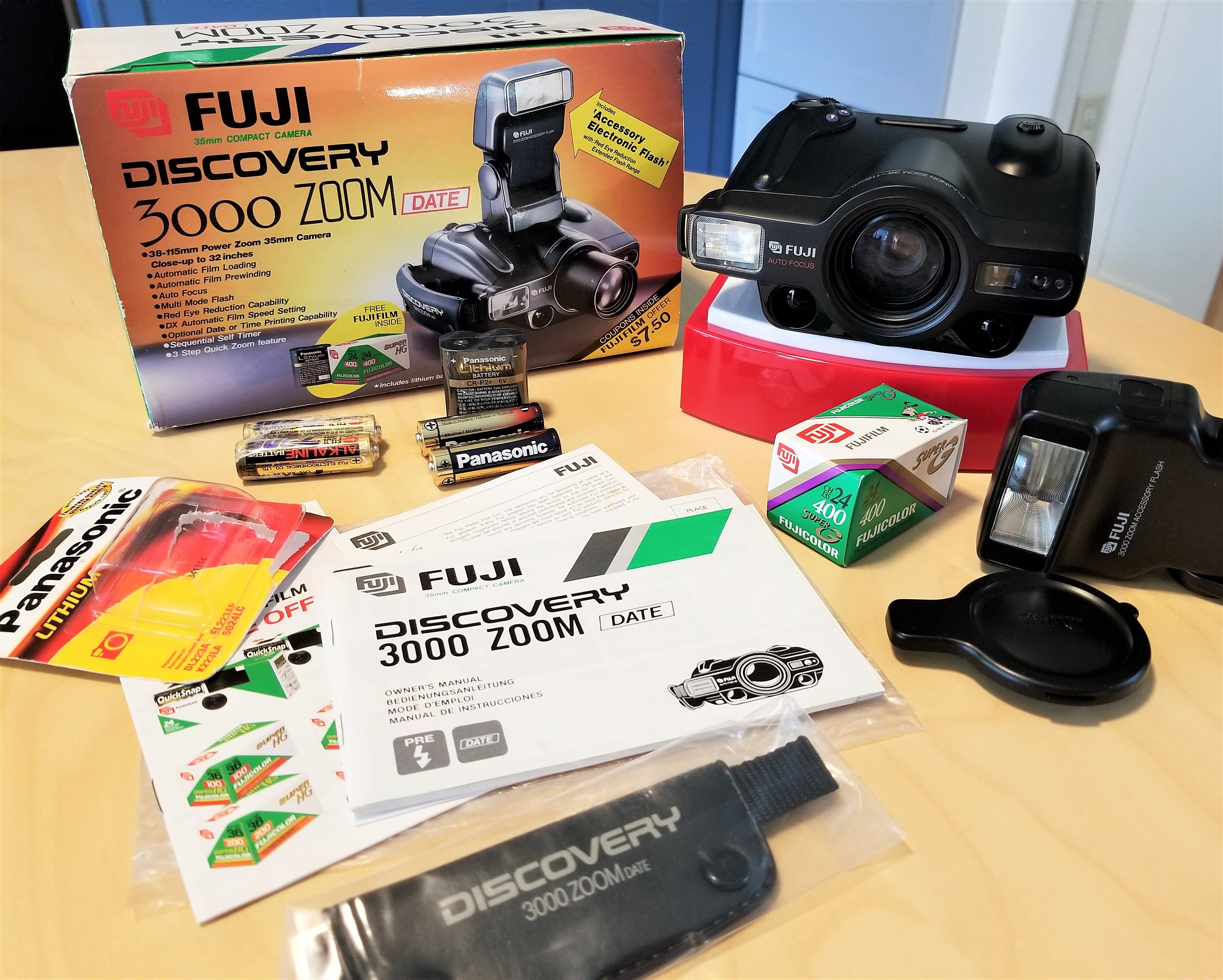 Fuji Discovery 3000 Zoom Date 35mm Film Camera Set - NIB