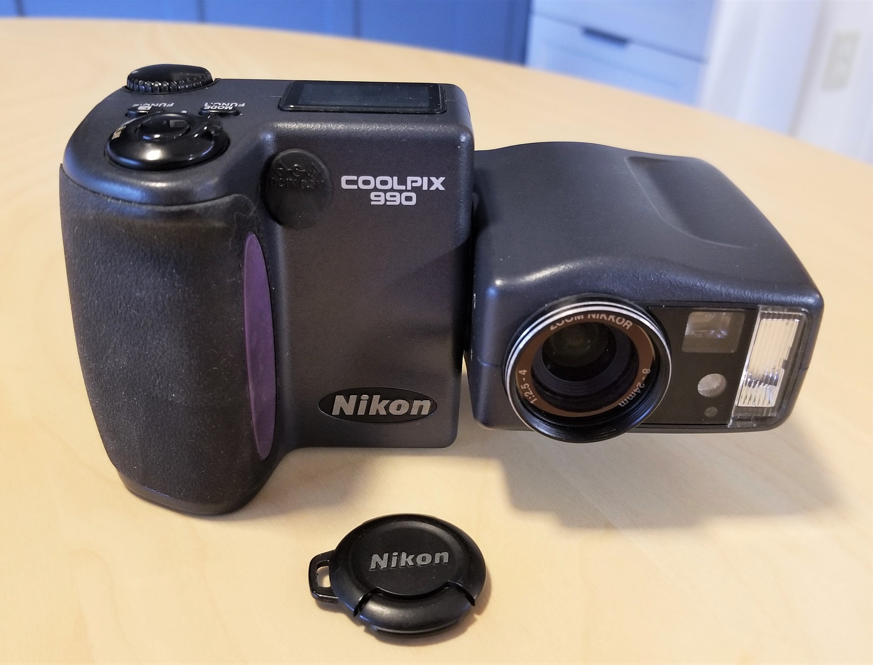 Nikon Coolpix 990 3.2 MP Digital Camera w/ 3x Zoom Nikkor Nikon Coolpix 990 3.2 MP Digital Camera w/ 3x Zoom Nikkor
