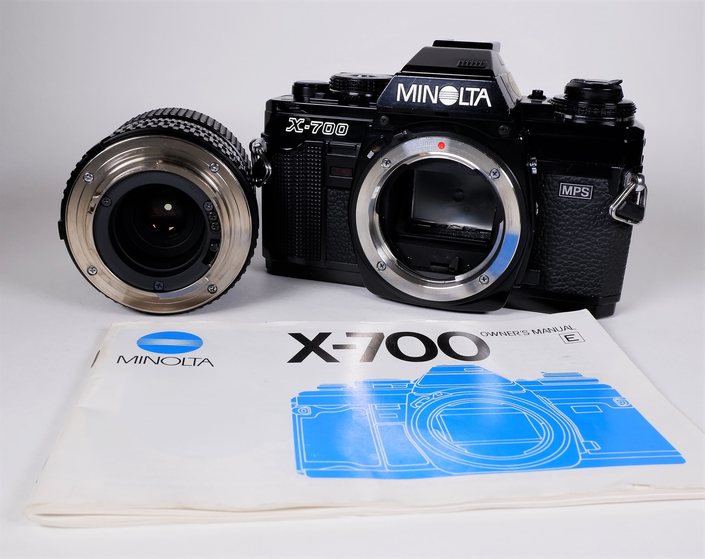 Vintage Minolta X700 35mm SLR Film Camera w/ Minolta MD Zoom 2870mm