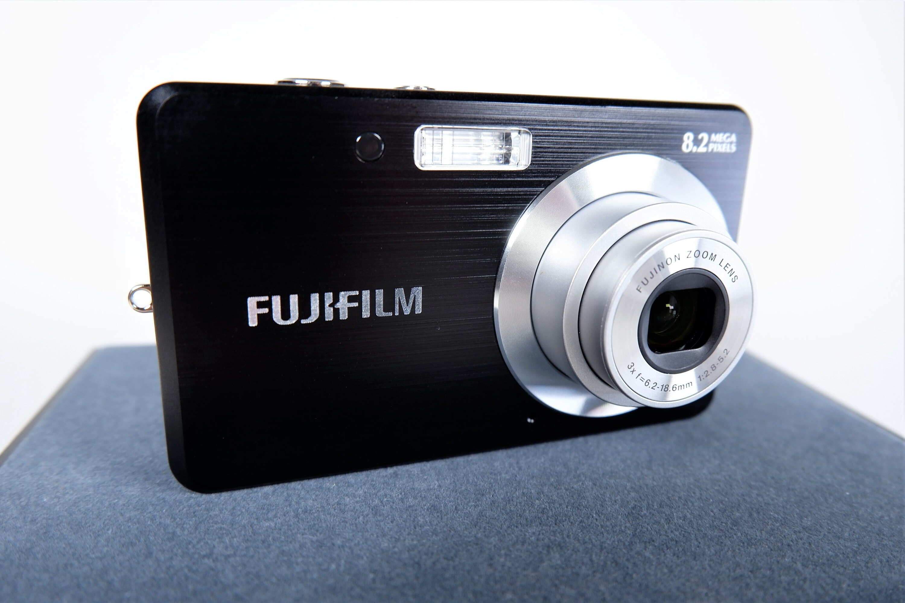 Fujifilm FinePix J10 Digital Camera Set w/ Box Sharp Fujinon 3X Zoom