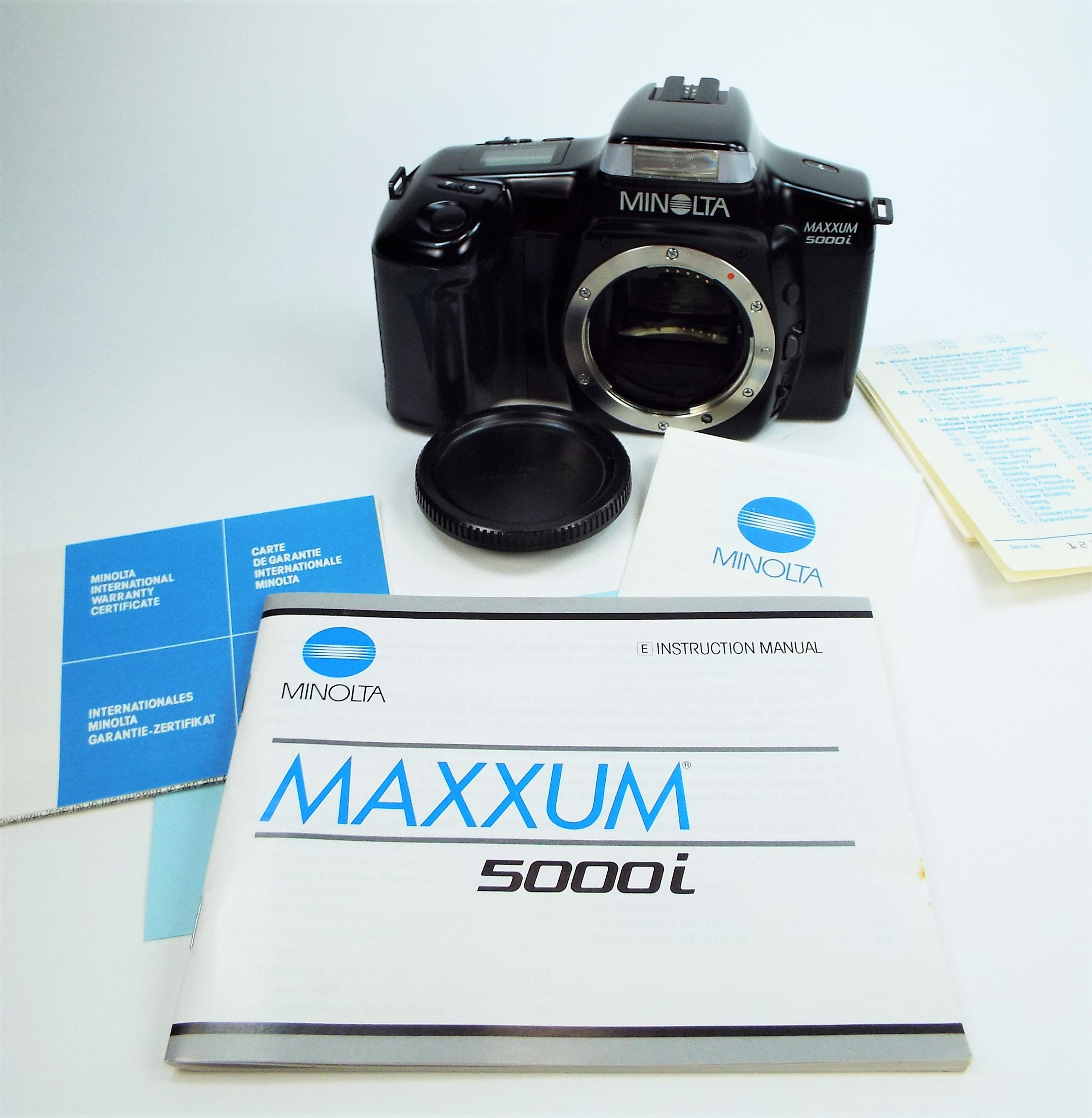 Minolta Maxxum 5000i 35mm SLR Film Camera w/ Minolta Body Cap