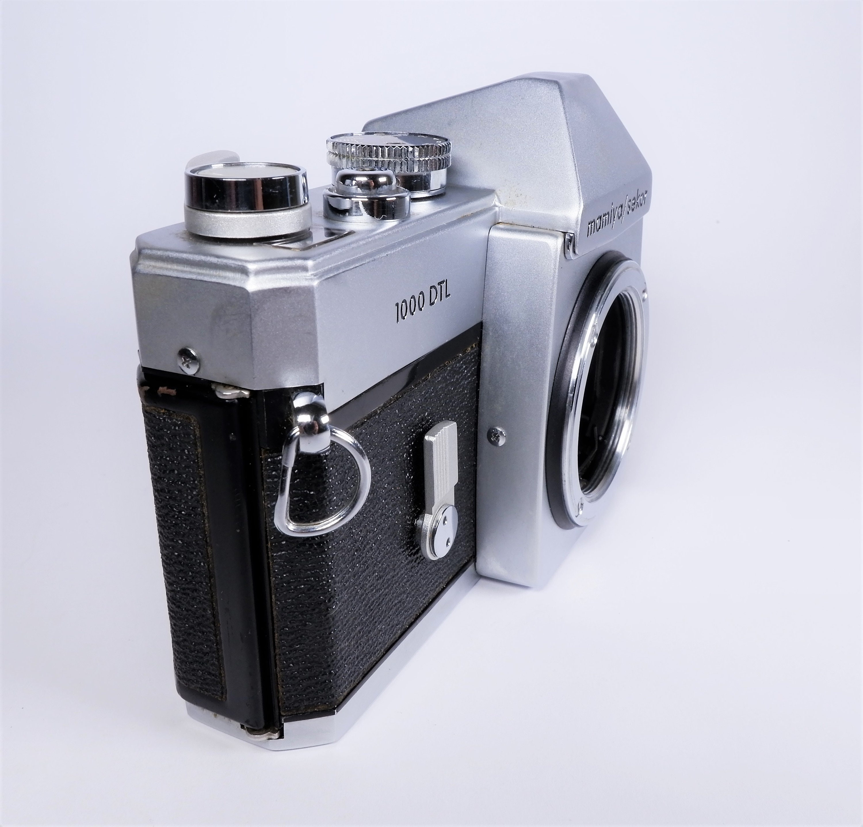 Vintage Mamiya / Sekor 1000 DTL 35mm SLR Film Camera