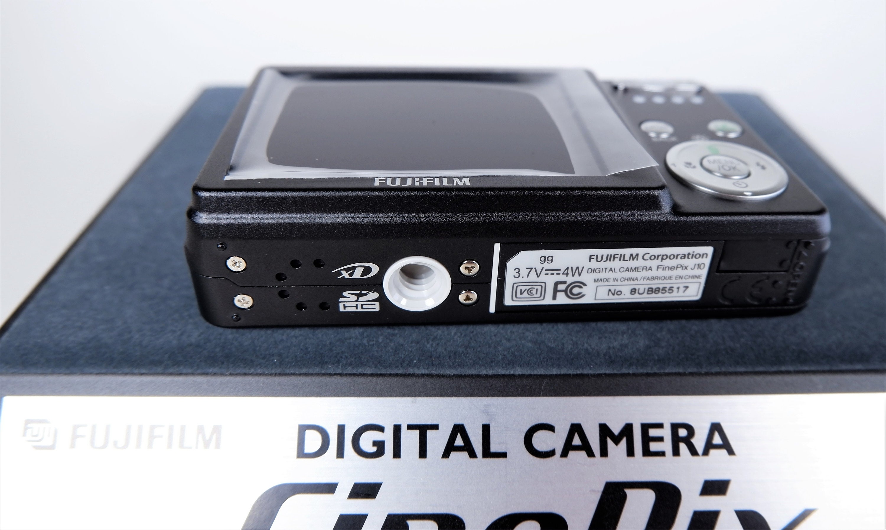 Fujifilm FinePix J10 Digital Camera Set w/ Box Sharp Fujinon 3X Zoom