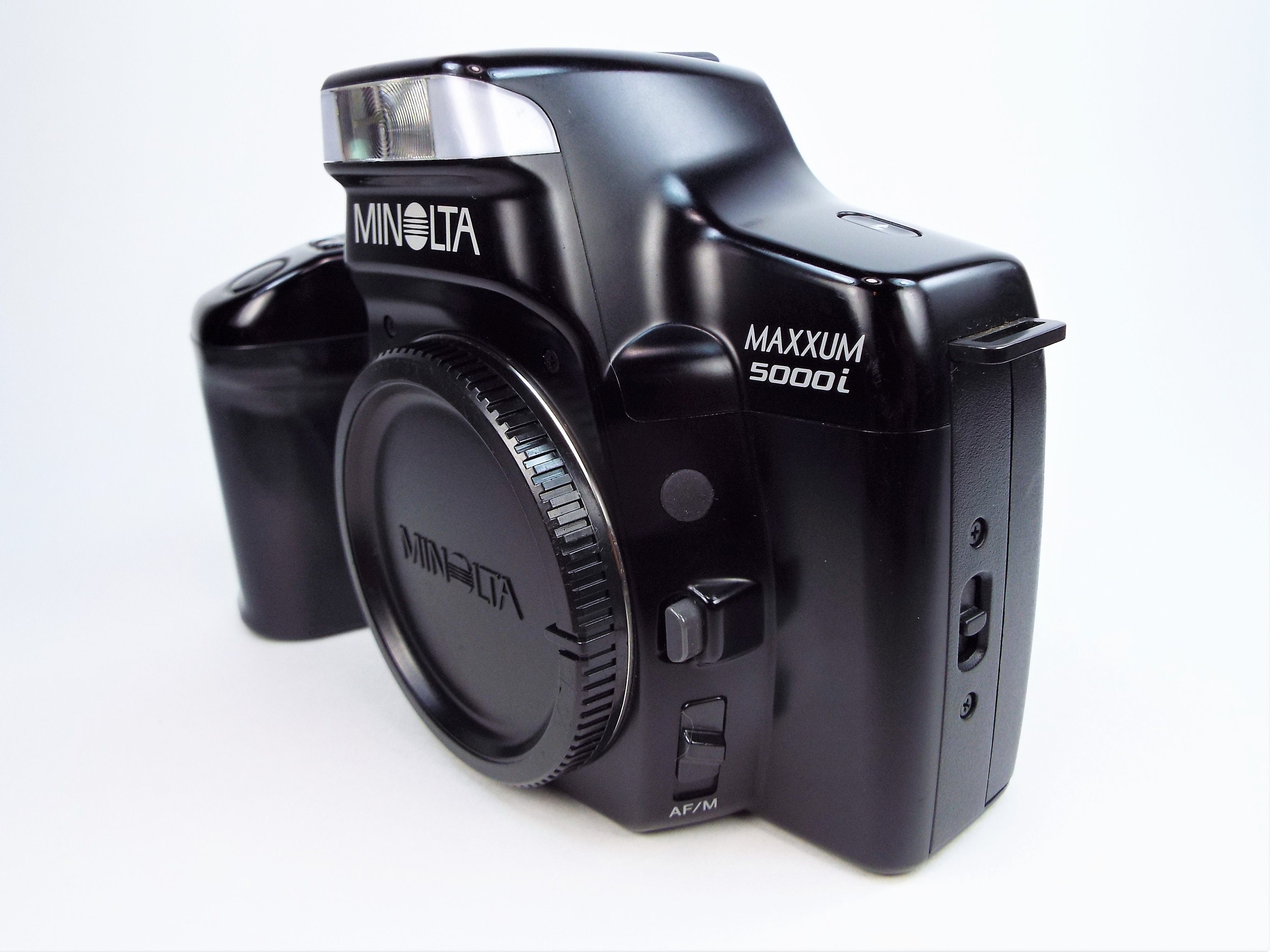 Minolta Maxxum 5000i 35mm SLR Film Camera w/ Minolta Body Cap