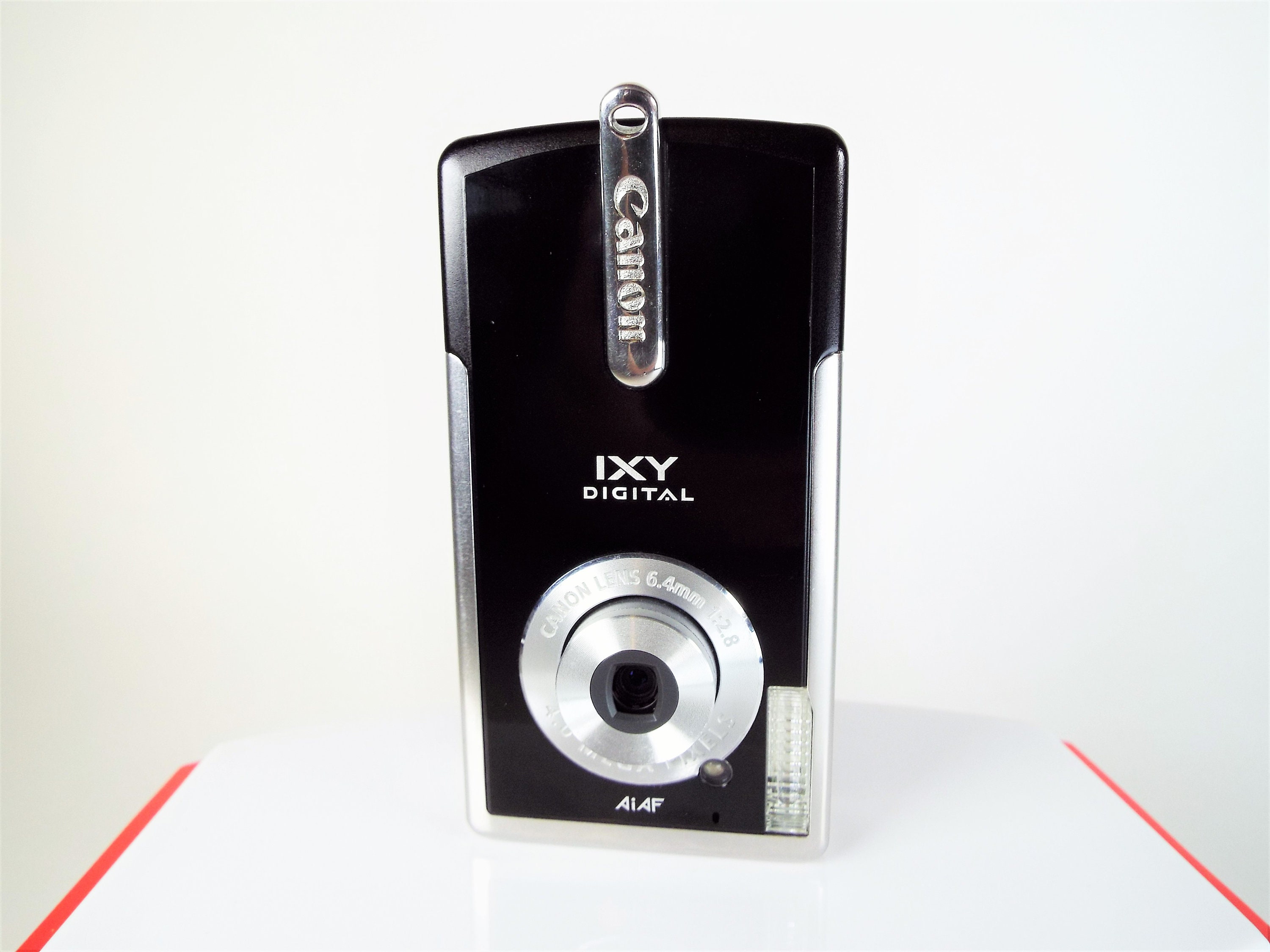 Canon IXY Digital L aka PowerShot SD10 Camera with Canon f/2.8