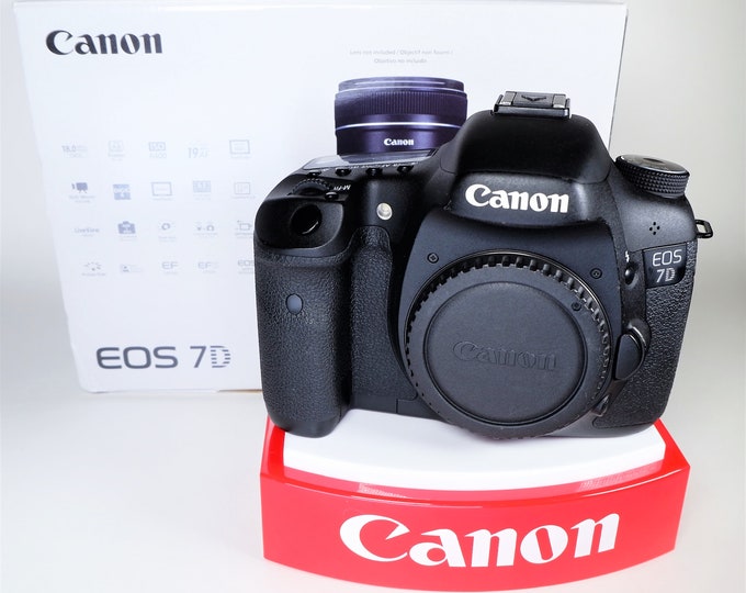 Canon EOS 7D 18 MP Digital Single-Lens Reflex DSLR Camera w/ Original Box, Canon Charger, Battery, Cables & Registration/Warranty Card