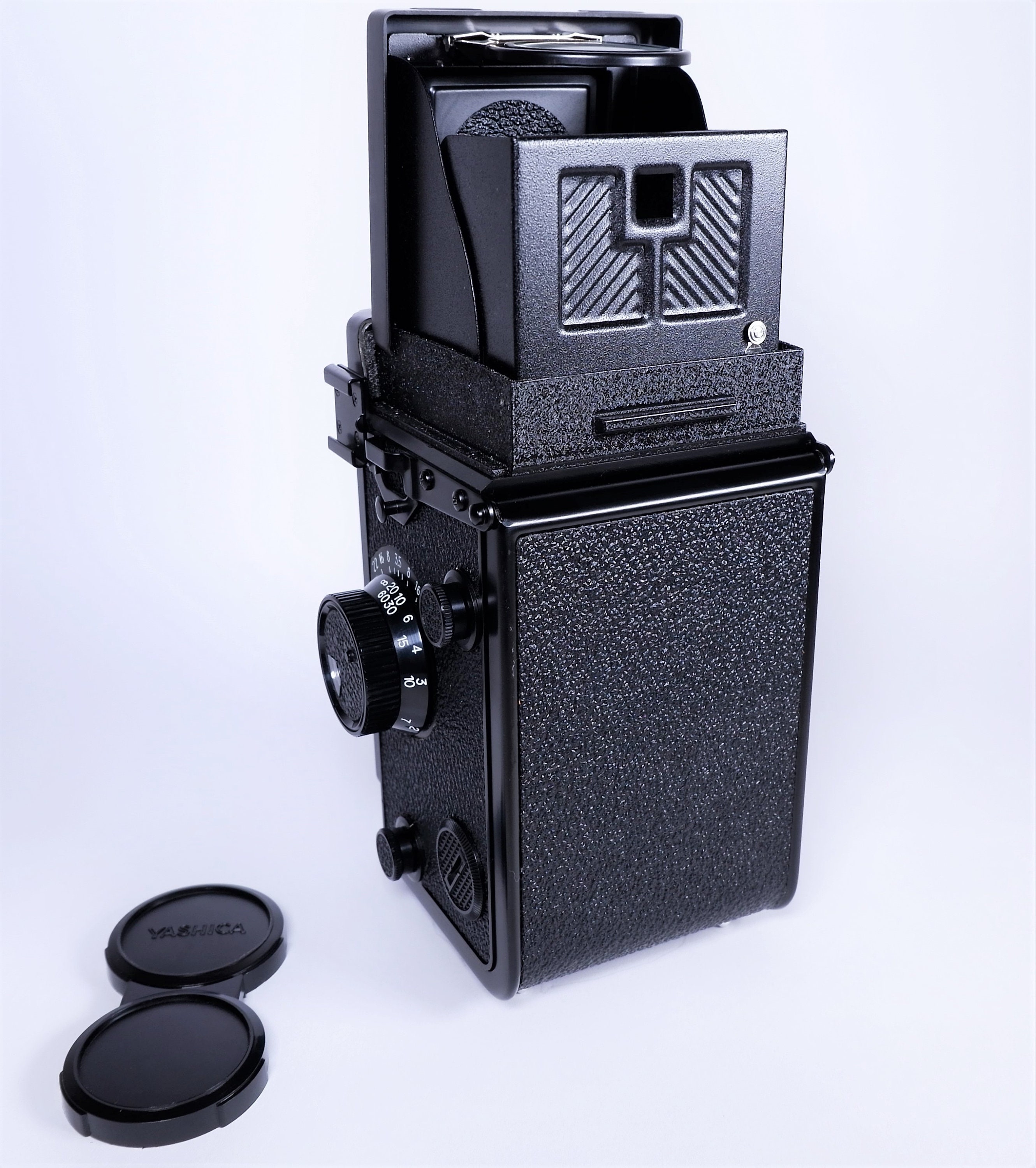 Vintage YashicaMat 124G Twinlens Reflex TLR Medium Format Camera