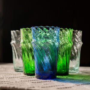 Handgemachter marokkanischer Moyen Twist Becher aus recyceltem Glas - 300ml