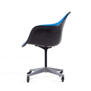 Chaise de bureau pivotante bleu Mid-Century Eames for Herman Miller en fibre de verre rembourrée mcm image 5