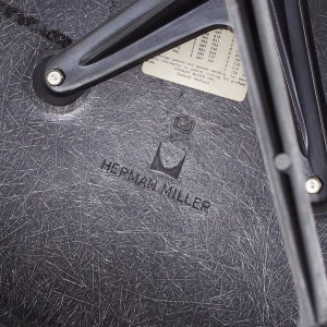 Eames for Herman Miller Mid Century Dark Blue Padded Fiberglass Swivel Office Chair mcm Bild 10