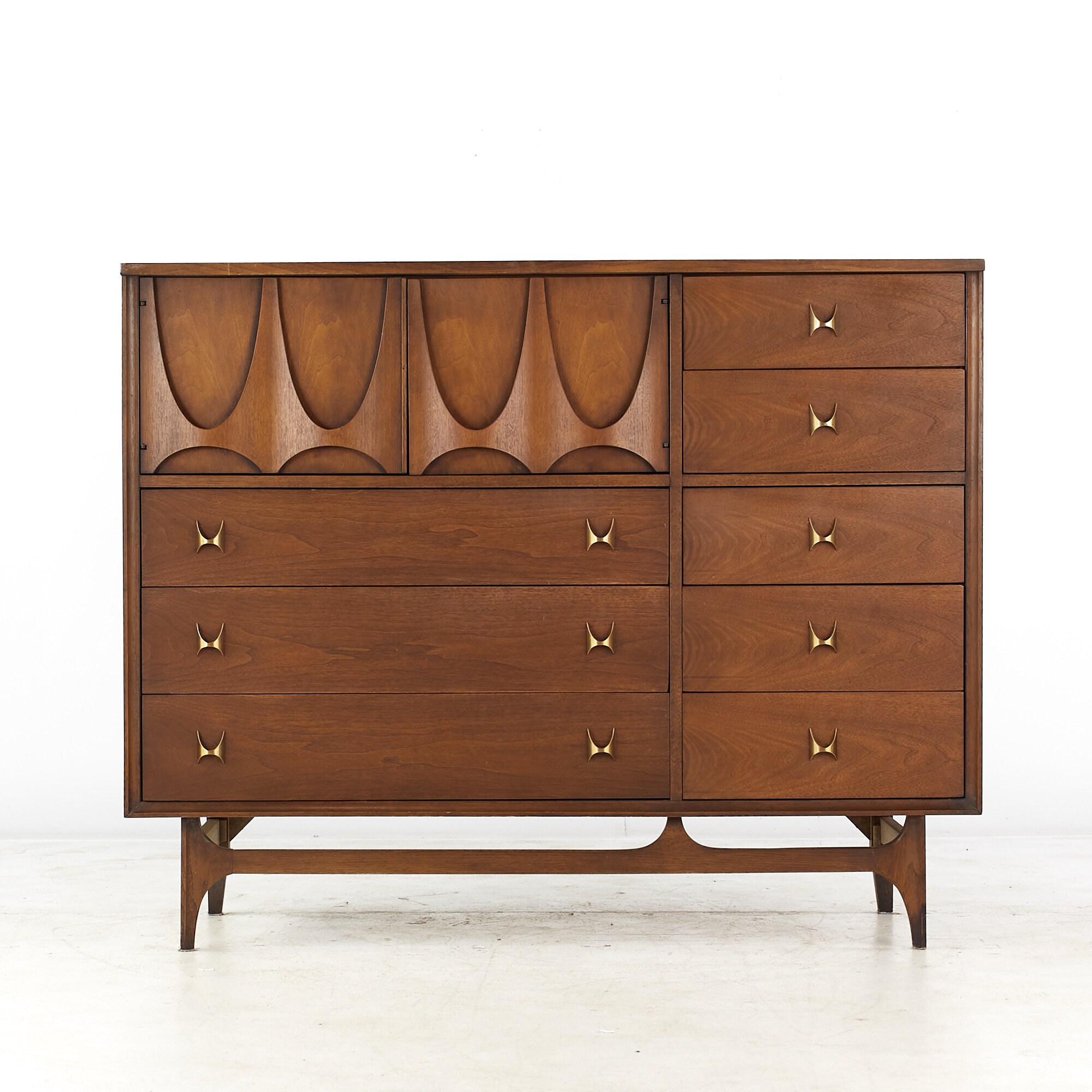 Broyhill brasilia shop magna dresser