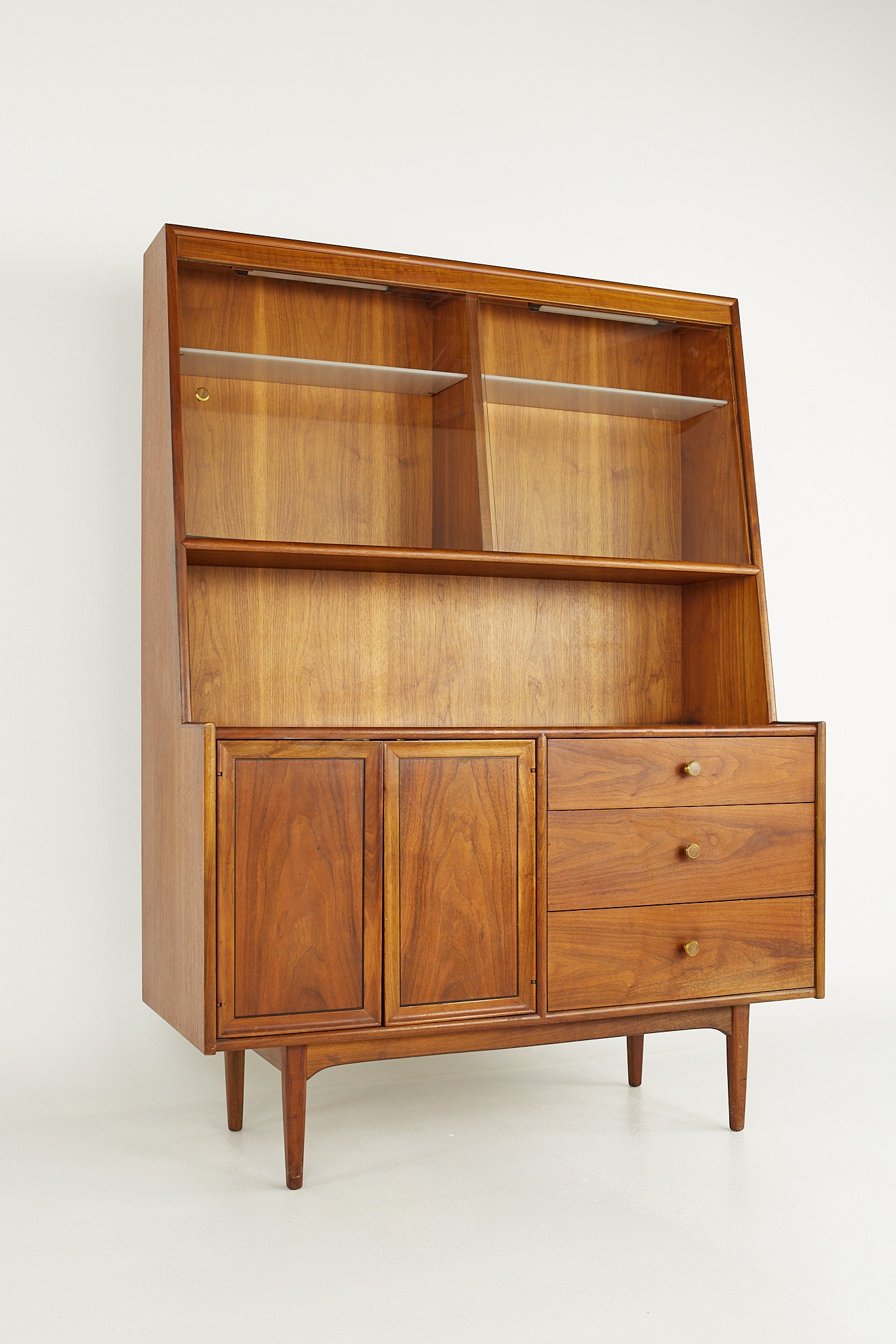 Drexel cheap china hutch