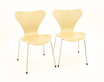 Arne Jacobsen For Fritz Hansen Mid Century Modern SERIES 7 Chair - Set of 2 - mcm