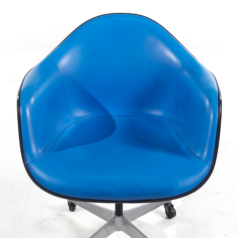 Chaise de bureau pivotante bleu Mid-Century Eames for Herman Miller en fibre de verre rembourrée mcm image 9