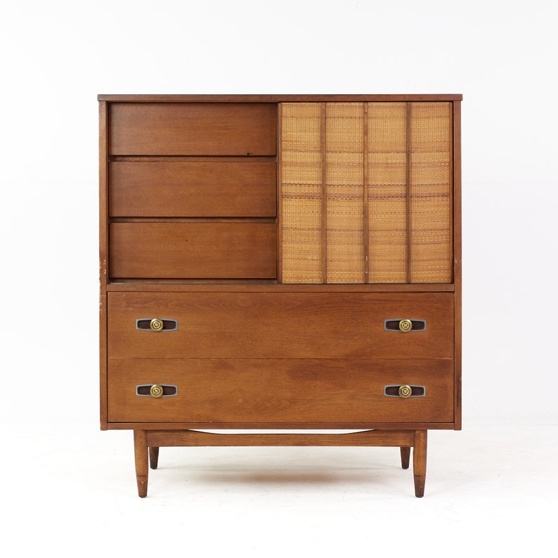 Mainline par Hooker Mid Century Walnut and Cane 8 Tiroir Highboy Dresser mcm image 2