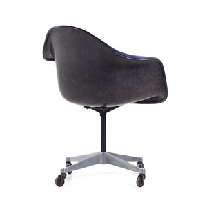 Eames for Herman Miller Mid Century Dark Blue Padded Fiberglass Swivel Office Chair mcm Bild 8