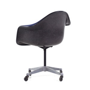 Eames for Herman Miller Mid Century Dark Blue Padded Fiberglass Swivel Office Chair mcm Bild 6