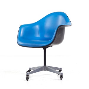 Chaise de bureau pivotante bleu Mid-Century Eames for Herman Miller en fibre de verre rembourrée mcm image 3