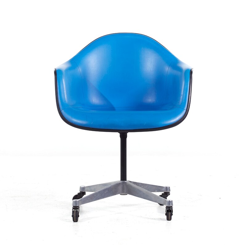 Chaise de bureau pivotante bleu Mid-Century Eames for Herman Miller en fibre de verre rembourrée mcm image 2