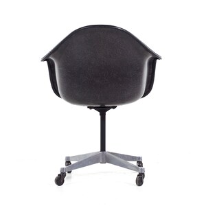 Eames for Herman Miller Mid Century Dark Blue Padded Fiberglass Swivel Office Chair mcm Bild 7