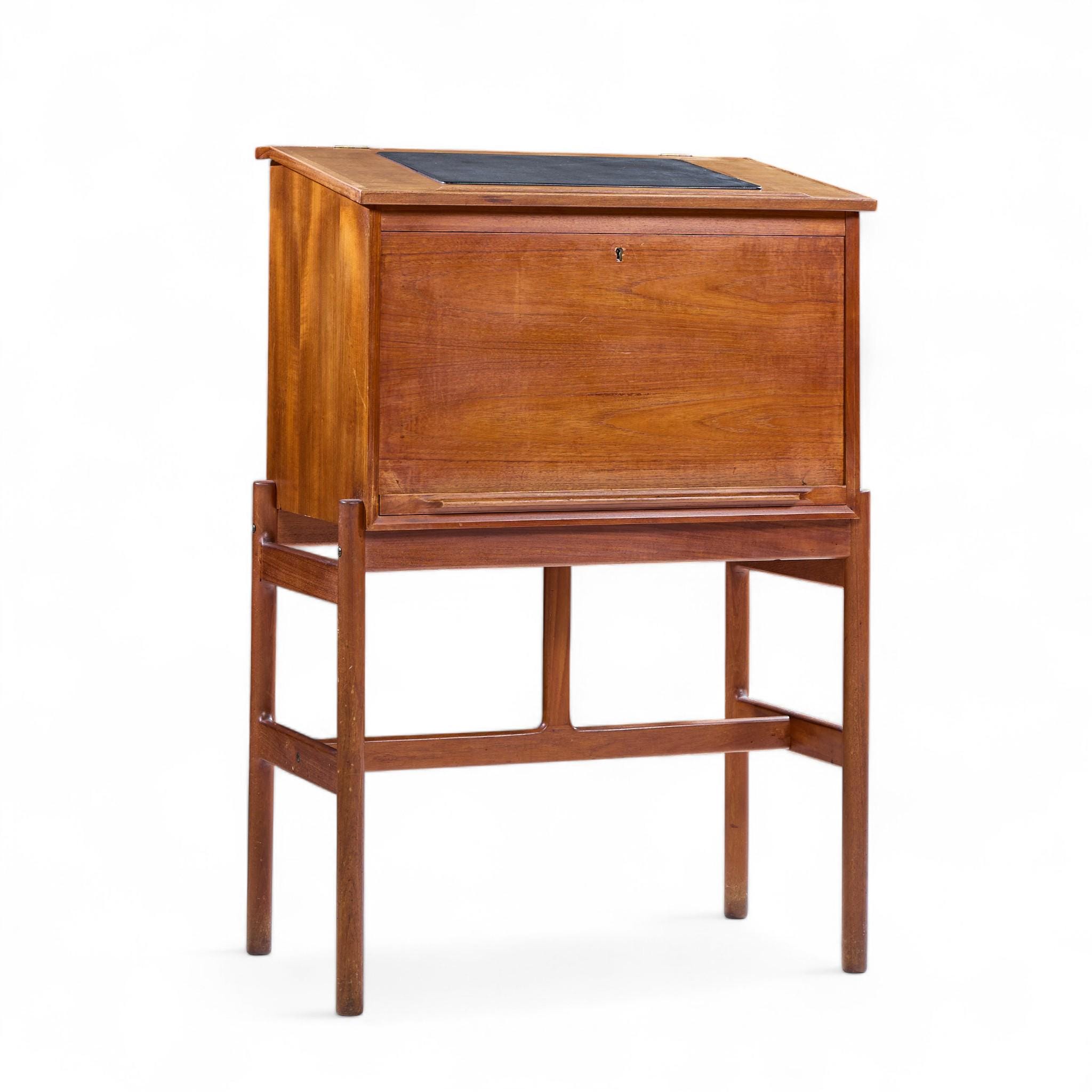 Arne Wahl Iversen for Vinde Møbelfabrik Model 67 Mid Century Teak