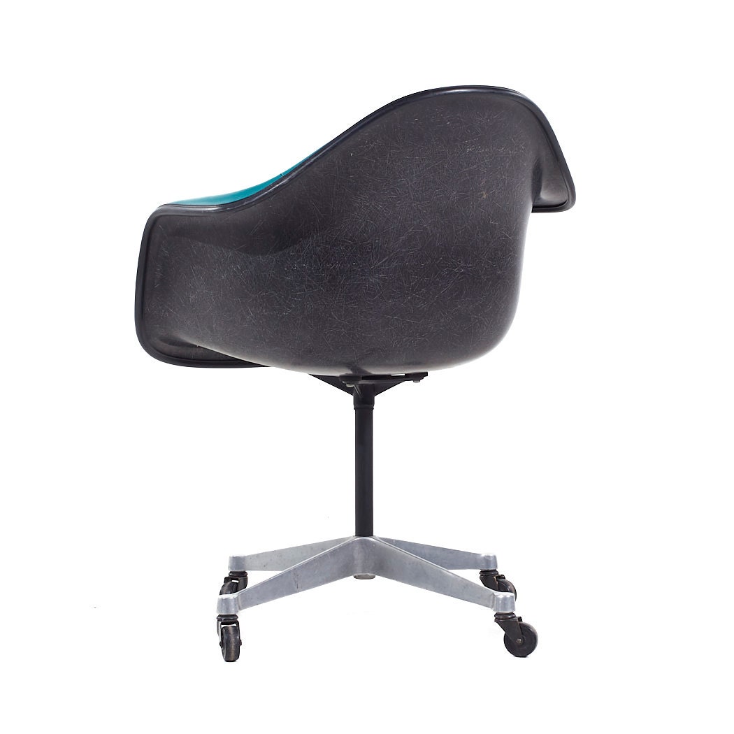 Herman Miller Eames Chair 絶滅カラー ミディアムブルー Eames for Herman Miller Mid Century Blue Padded Fiberglass