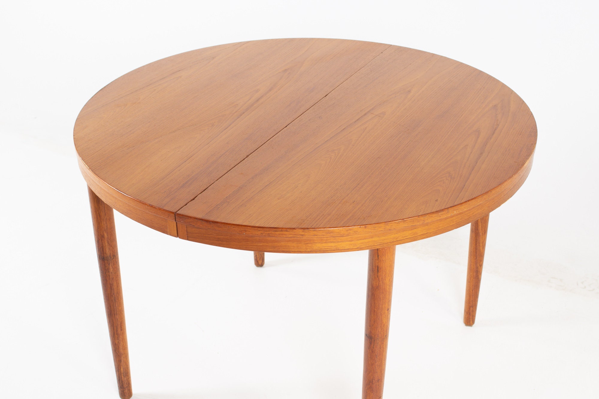 Moreddi cheap dining table