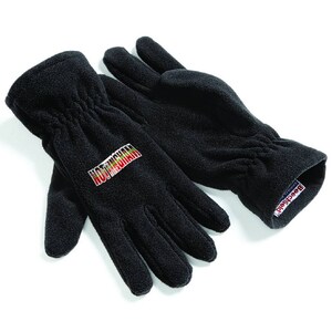 Könnte beinhalten: Ein Paar schwarze Fleece-Handschuhe mit dem Aufdruck "HOT WHEELS" auf einem Handschuh und "Beechfield" auf dem anderen Handschuh.