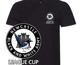 League Cup SIEGER 2025 Newcastle Poloshirt Tasche CREST Fanmade Merchandise