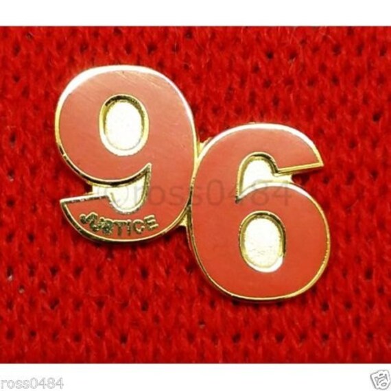 Pin's Liverpool Badge Flamme éternelle 96 Vérité Et Justice Rouge Et Or