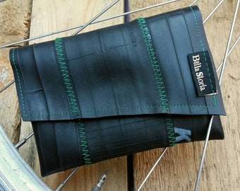 Pochette unique faite de tubes intérieurs de vélo recyclé, Vegan OOAK pochette, pochette upcycled noir (V212g)