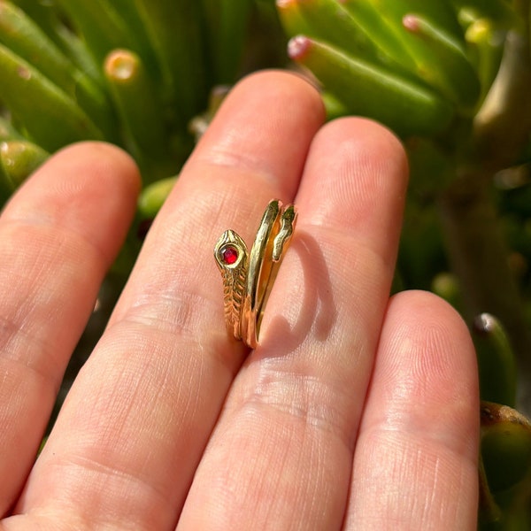 Vintage 750 gold marked Made in Italy design jewelry Coiled snake Ring Serpent 18k red glass eye snake ring Rebirth Ouroboros Memento