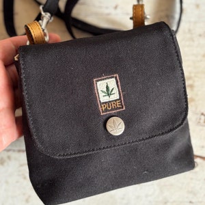 Schwarze Second Hand Tasche 'Pure' Naturstoff Hanf - Streetwear Tasche Schultertasche Beutel Trekkingtasche Reisedokumente Geldbörse Reisepasstasche
