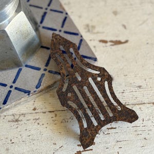 Antique Iron stand with legs, Iron trivet, Hot pots holding, Moka Trivet Stand