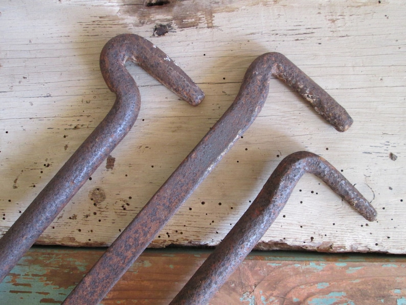 Antique 1930 Door rusted iron Lock Farmhouse Door latch Country chic wooden Door Steampunk decor B/&B door lock Western decor Yard gate lock
