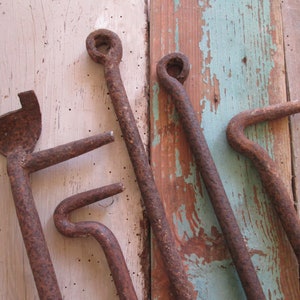 Antique 1930 Door rusted iron Lock Farmhouse Door latch Country chic wooden Door Steampunk decor B/&B door lock Western decor Yard gate lock