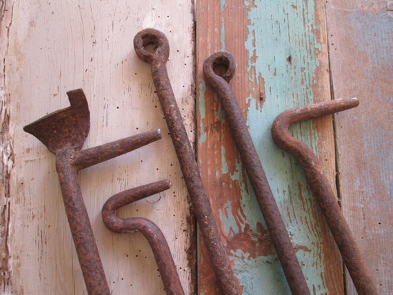 Antique 1930 Door rusted iron Lock Farmhouse Door latch Country chic wooden Door Steampunk decor B/&B door lock Western decor Yard gate lock
