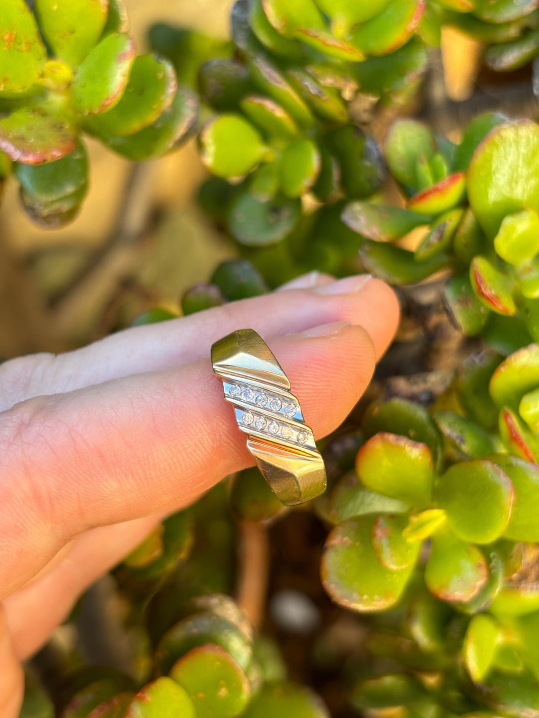 750 Gold Stamp 417 Gold Ring 417 Gold Ring Canada - Main Image