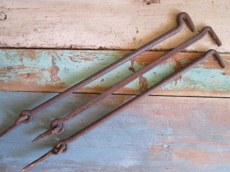 Antique 1930 Door rusted iron Lock Farmhouse Door latch Country chic wooden Door Steampunk decor B/&B door lock Western decor Yard gate lock