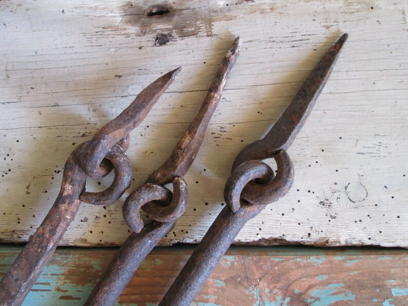 Antique 1930 Door rusted iron Lock Farmhouse Door latch Country chic wooden Door Steampunk decor B/&B door lock Western decor Yard gate lock