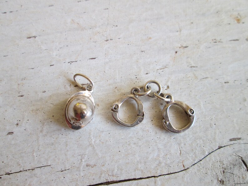 Vintage 2 Sterling silver Handcuffs pendant British Police Helmet pendant Silver Bracelet charms Jewelry supplies Bondage Handcuffs pendant