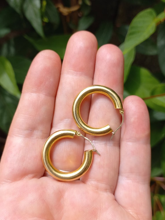 Preloved 18ct Huggie Earrings Gold 18ct Hoops 750… - image 4
