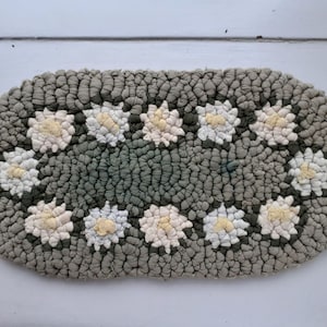 American Small Hooked Rug - Vintage