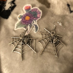 spiderweb halloween dangle earrings cute creepy gothic accessory
