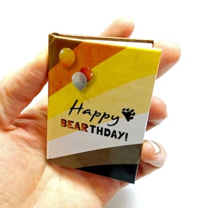 Gay bear flag LGBT regenboog trots verjaardagskaart cadeau coming out queer pride steun mini groet lege boek gay bear verjaardag jezelf