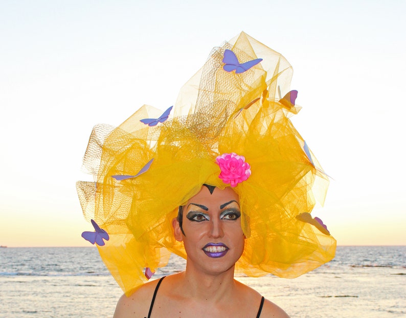 LGBTQ headpiece fascinator. Gay rainbow pride outfit for drag queen imagem 10