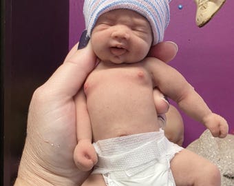 Auténtica muñeca bebé de silicona de 20 cm (8 pulgadas) - Skyler, edición de realismo mejorado, hecha a mano por un artista.