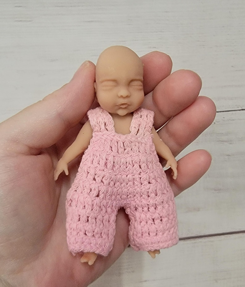Auténtica muñeca bebé de silicona de 10 cm "Piper", nueva edición de realismo mejorado, hecha a mano por un artista. imagen 4