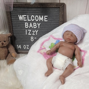 Boneca de silicone artesanal de 8&quot; - Edição Izzy com realismo aprimorado